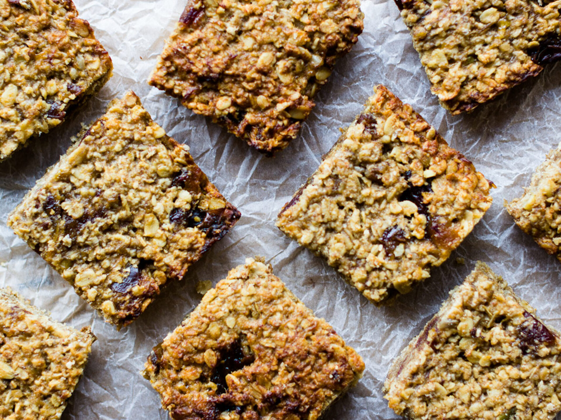 Granola-and-banan-flapjacks-(1)-crop