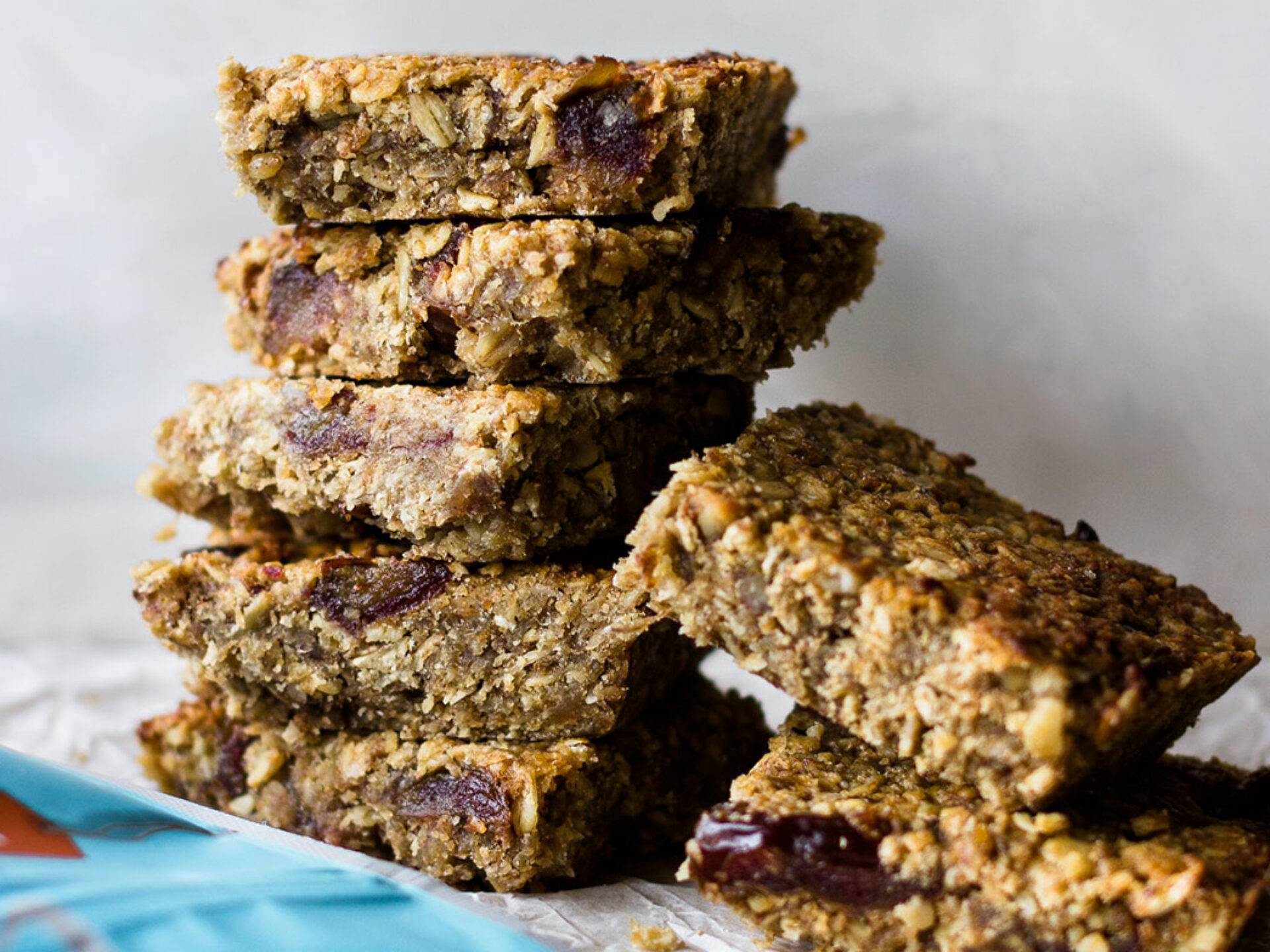 Granola-and-banan-flapjacks-(2)-crop