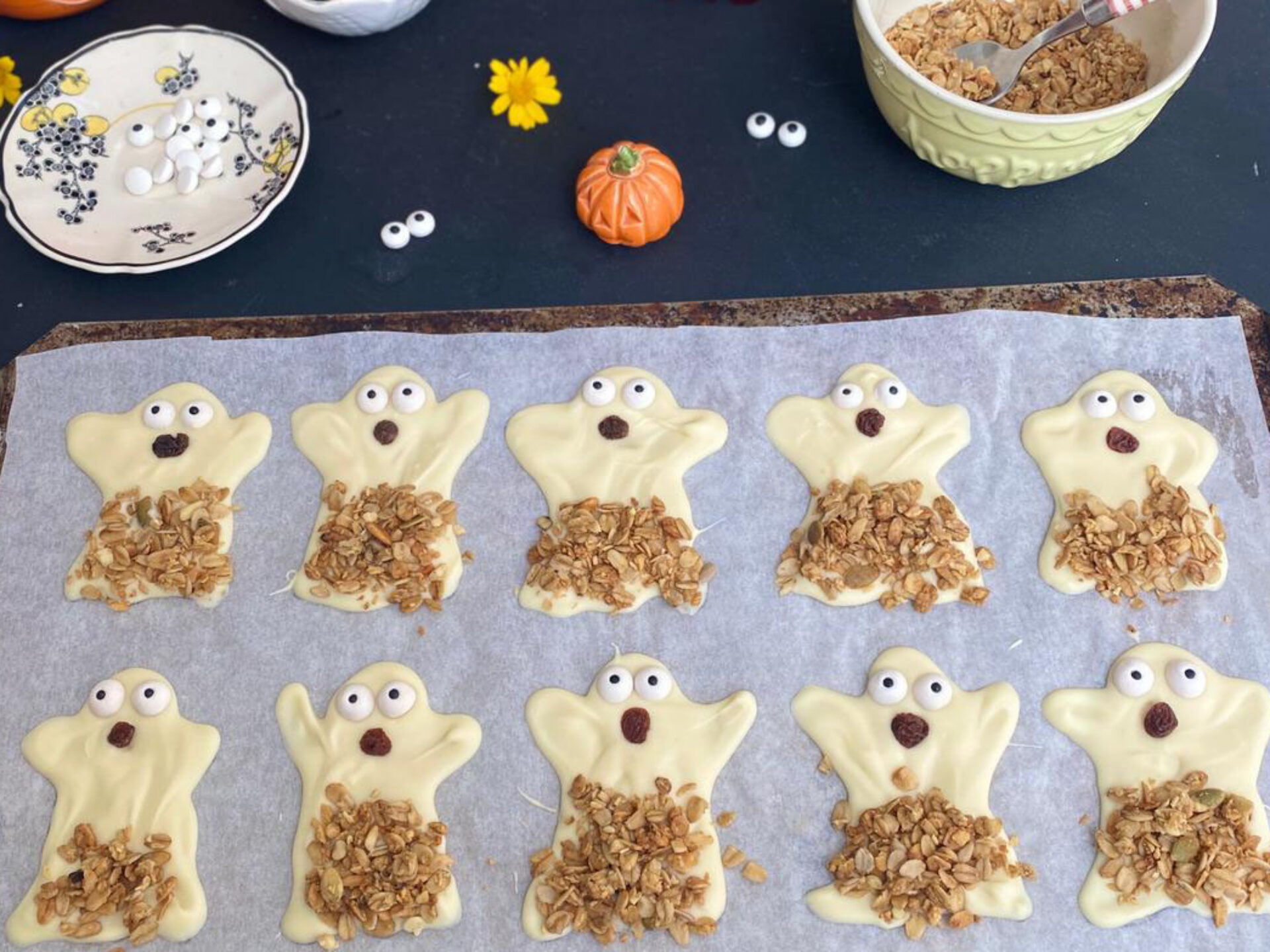 Halloween White Chocolate Ghosts2