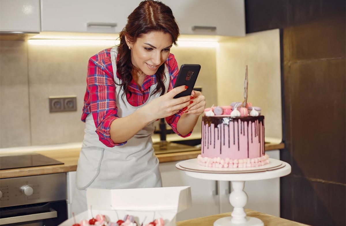 How to Start a Side Hustle Doing What You Love | Lizi’s